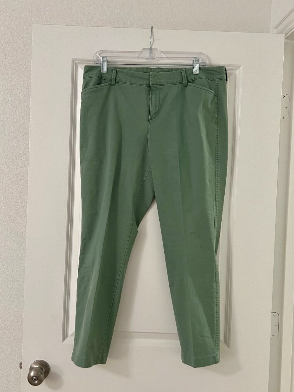 Old Navy Chino Pixie Pants in Sage Green, Slim Skinny Ankle Crop